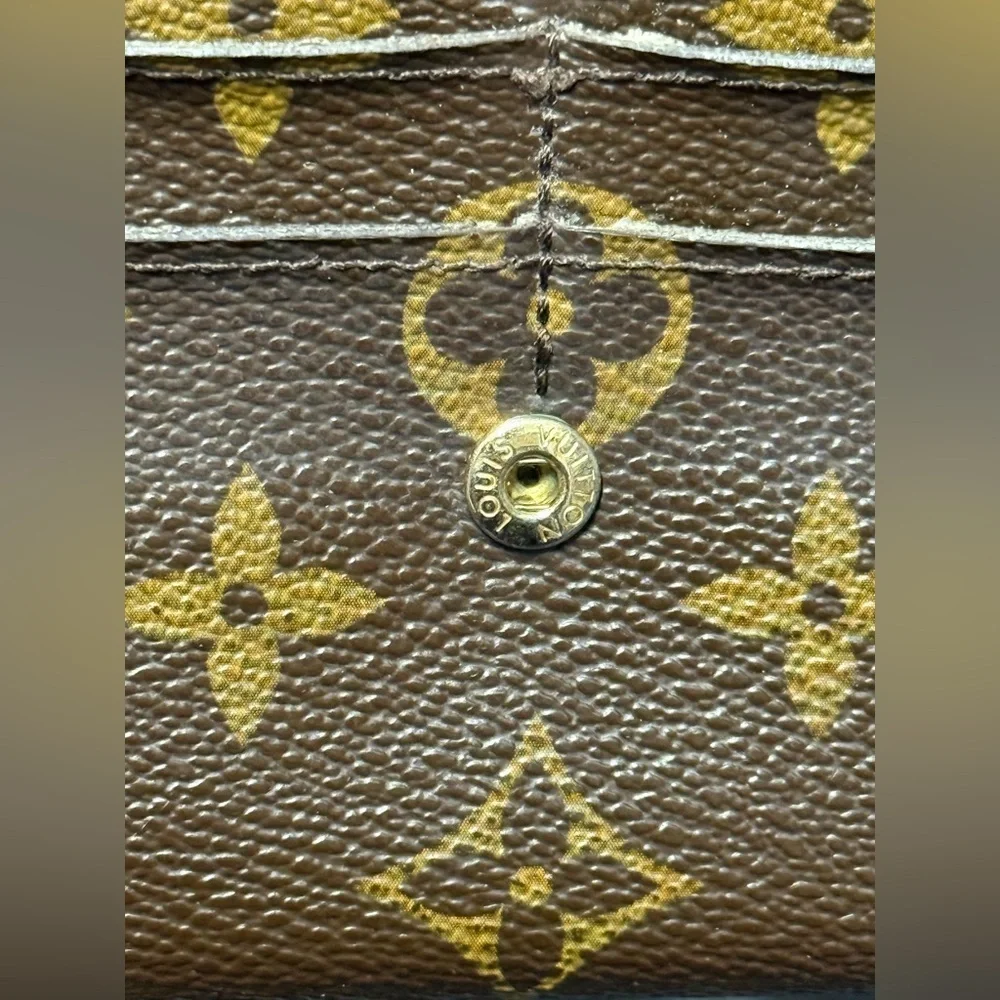 Louis Vuitton green Emilie wallet